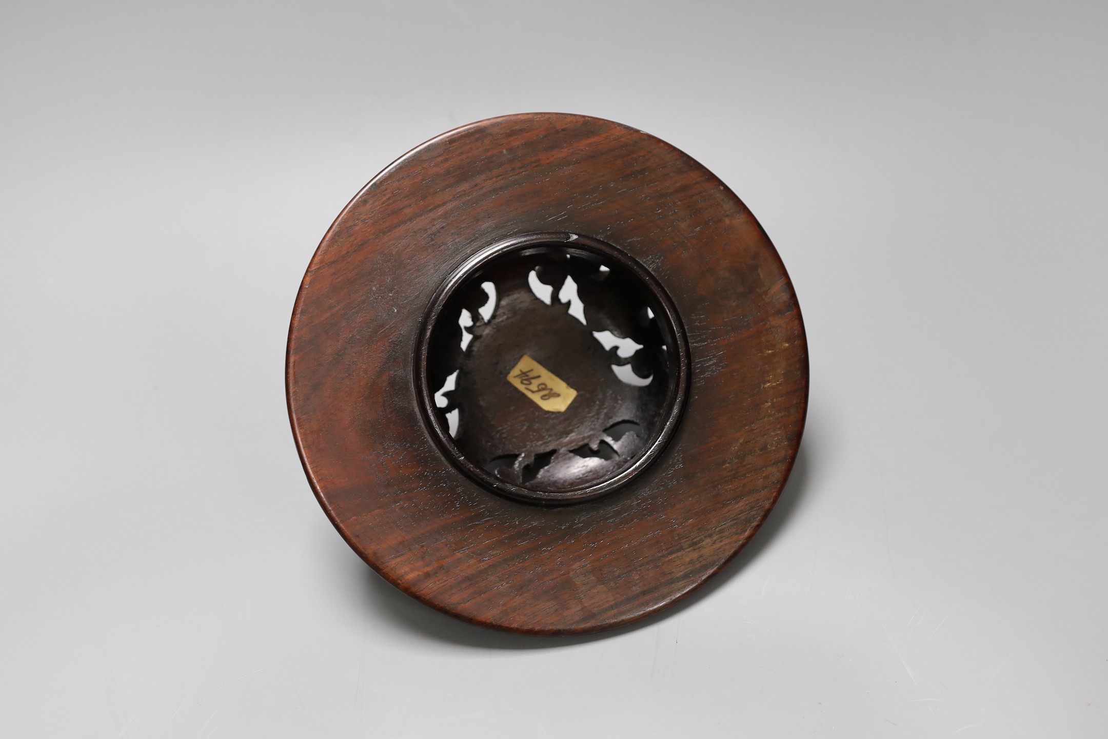 A Chinese hongmu cover, late Qing, 19cm diameter